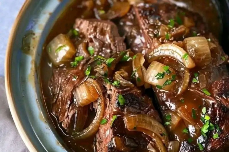 Slow Cooker Stewed Beef with Onion