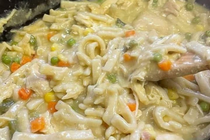Hearty Crockpot Chicken Noodle Casserole