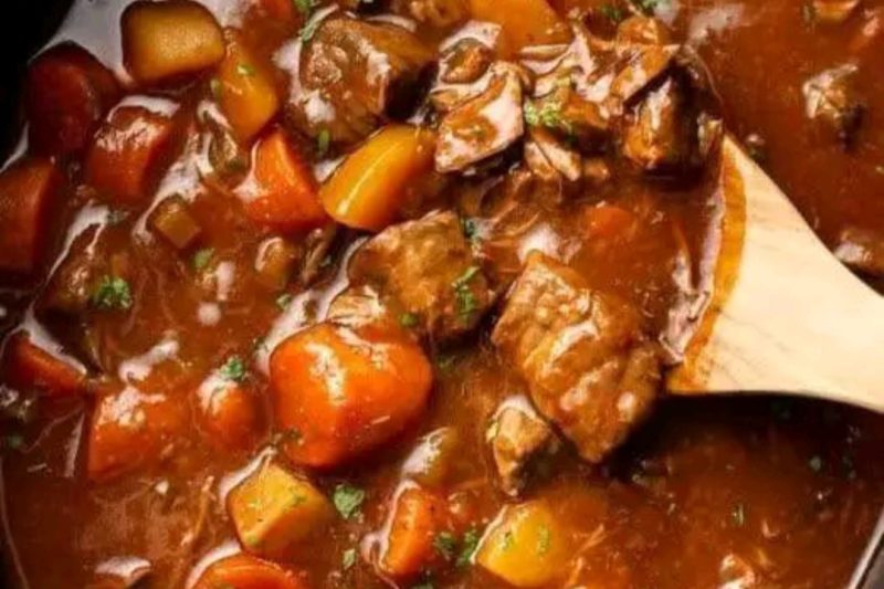 Easy Hearty Beef Stew in the Crockpot