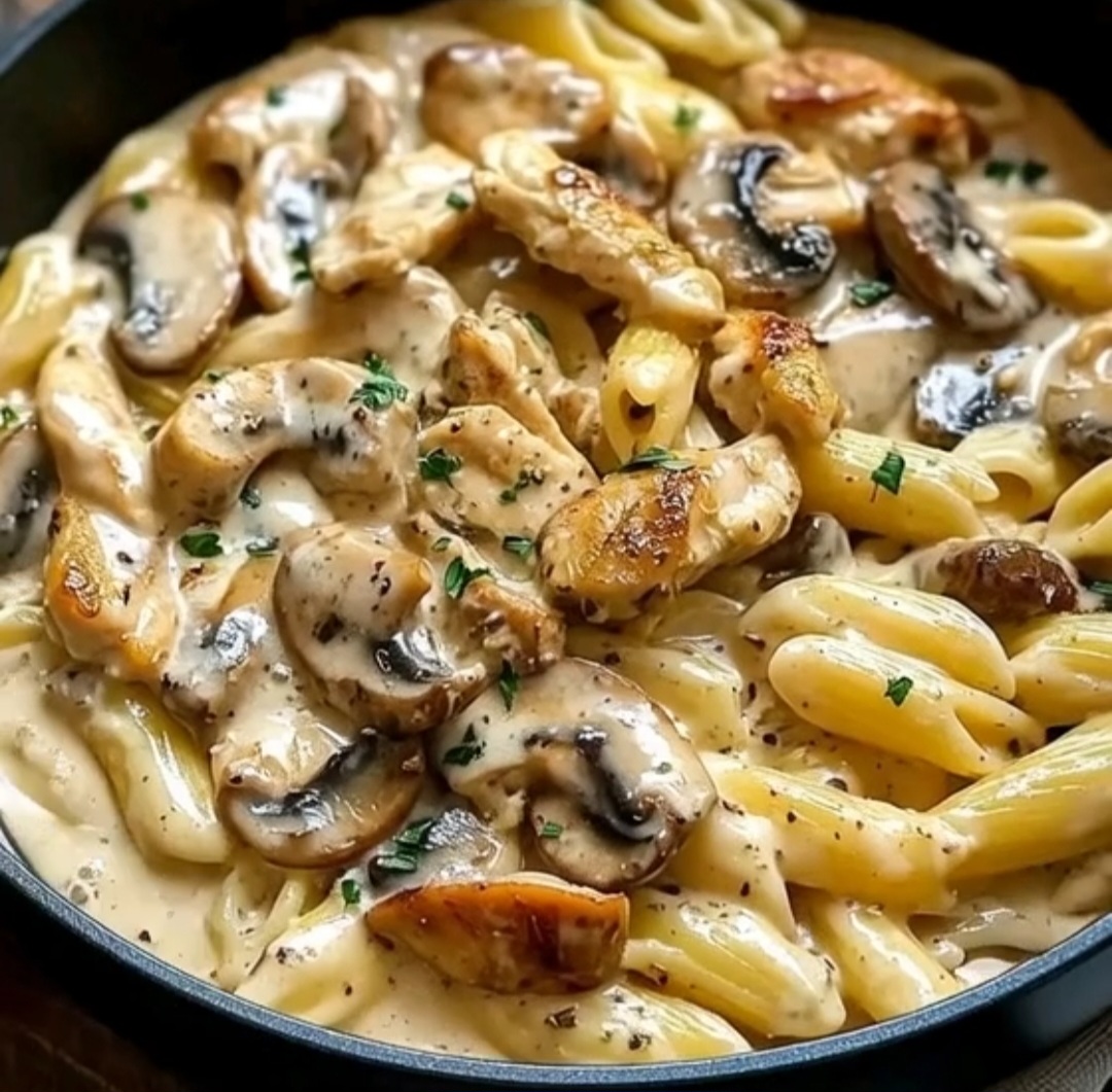 Irresistibly Creamy Chicken & Mushroom Pasta
