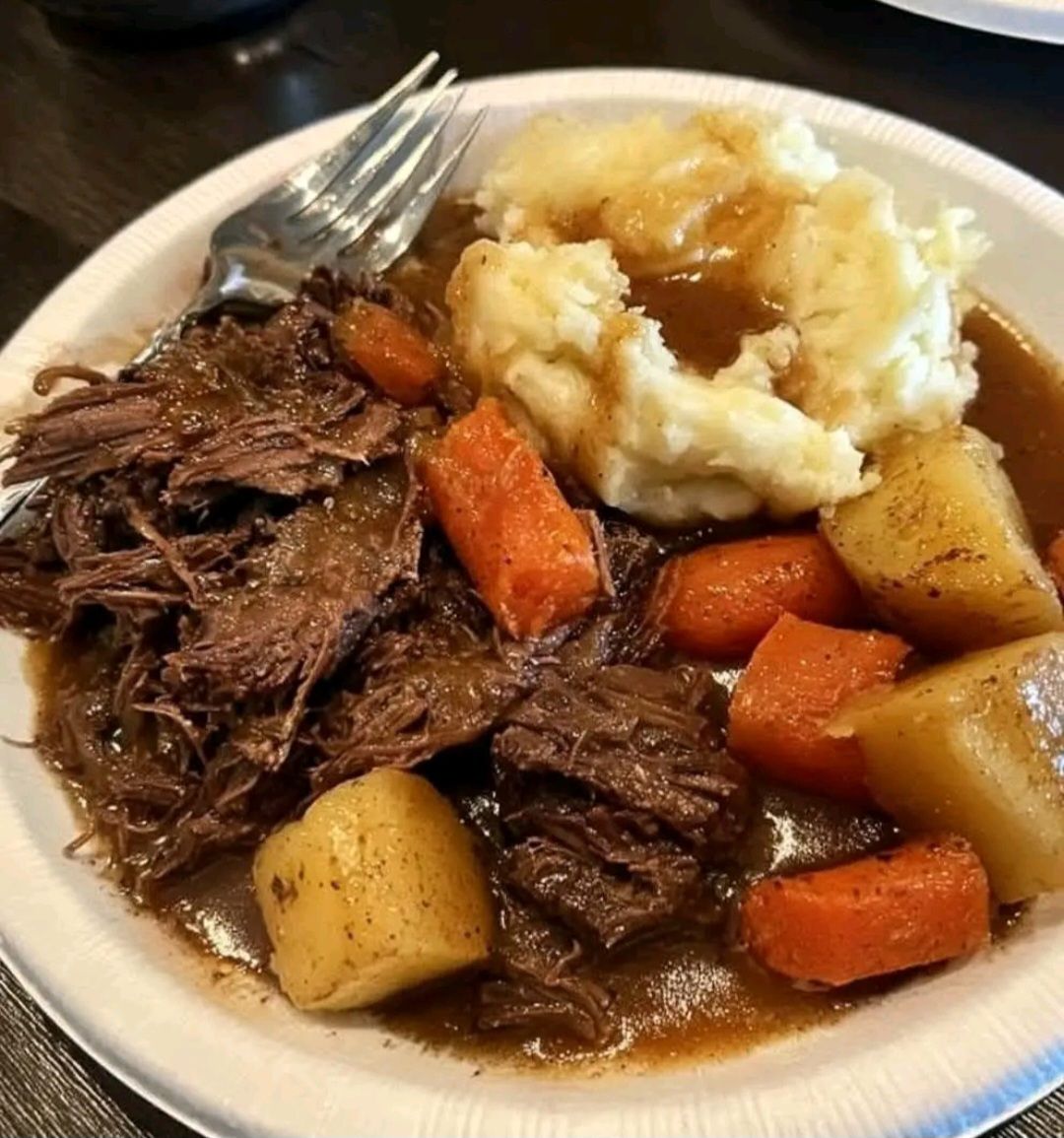 Easy Homestyle Pot Roast with Vegetables and Creamy Mash