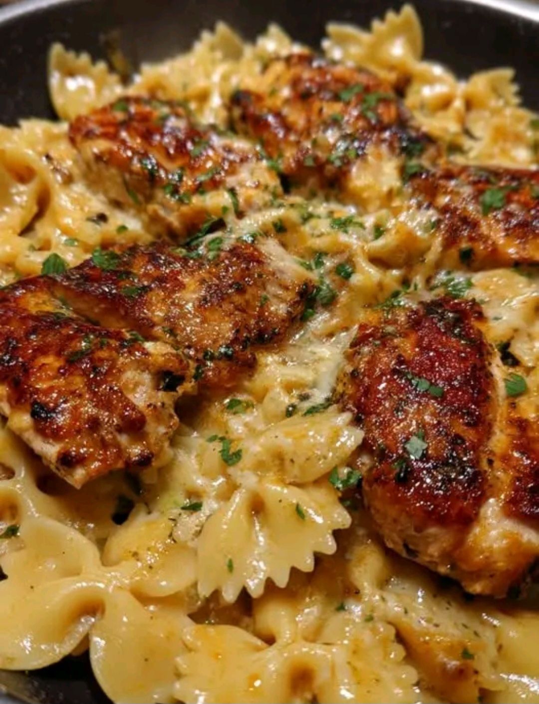 Cheesy Garlic Butter Chicken Bowties