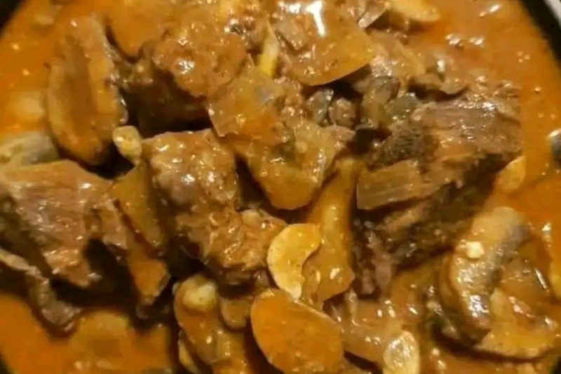 Slow Cooker Beef Stroganoff
