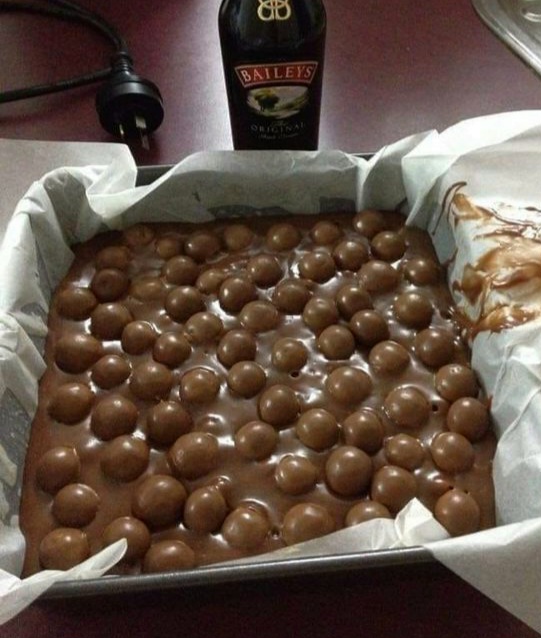 Slow Cooker Baileys Maltesers Fudge