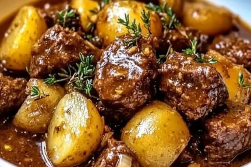 Tender Garlic Butter Beef Bites with Roasted Potatoes