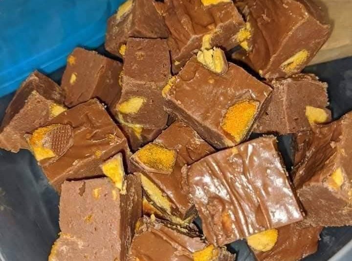 Slow Cooker Crunchie Fudge