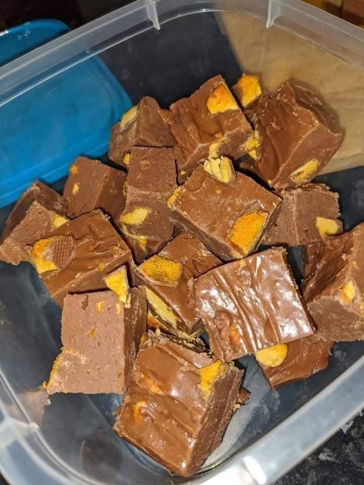 Slow Cooker Crunchie Fudge