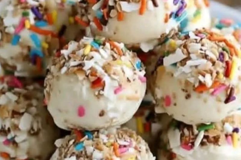 Easy No-Bake Coconut Cream Balls