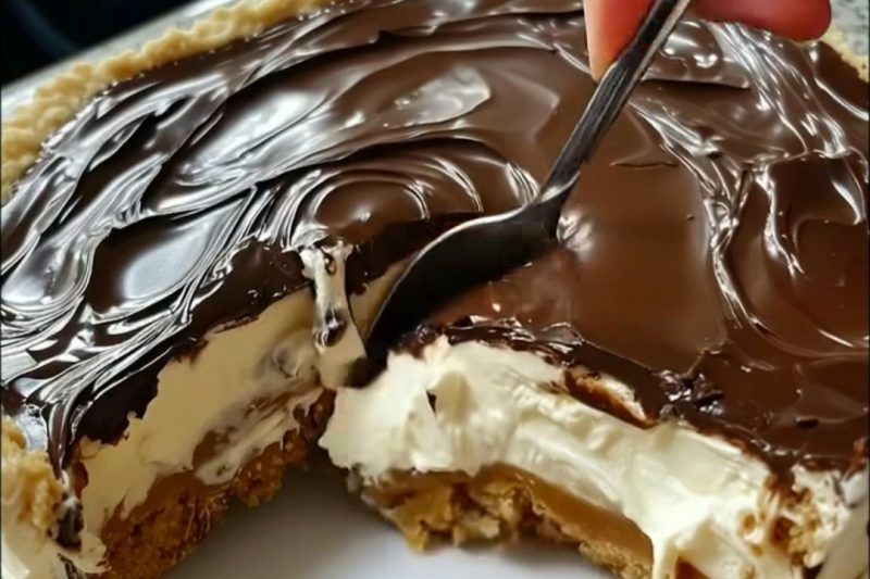 Irresistible No-Bake Chocolate Eclair Cake