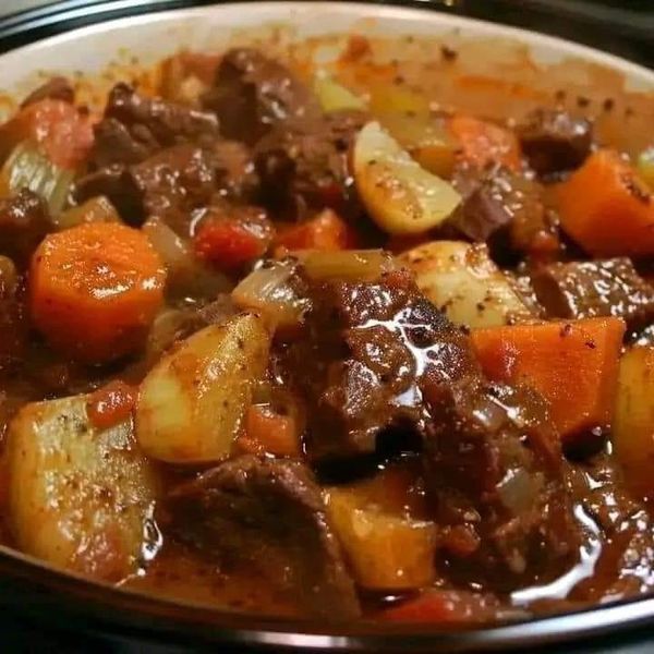 Easy Slow Cooker Beef Stew with Chunky Veggies