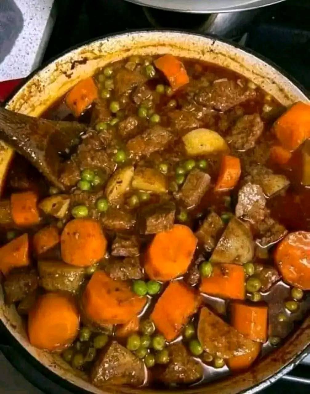 Irresistible Slow Cooker Beef Stew Delight