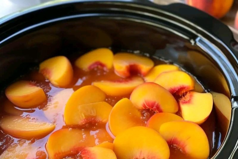 Slow Cooker Peach Cobbler