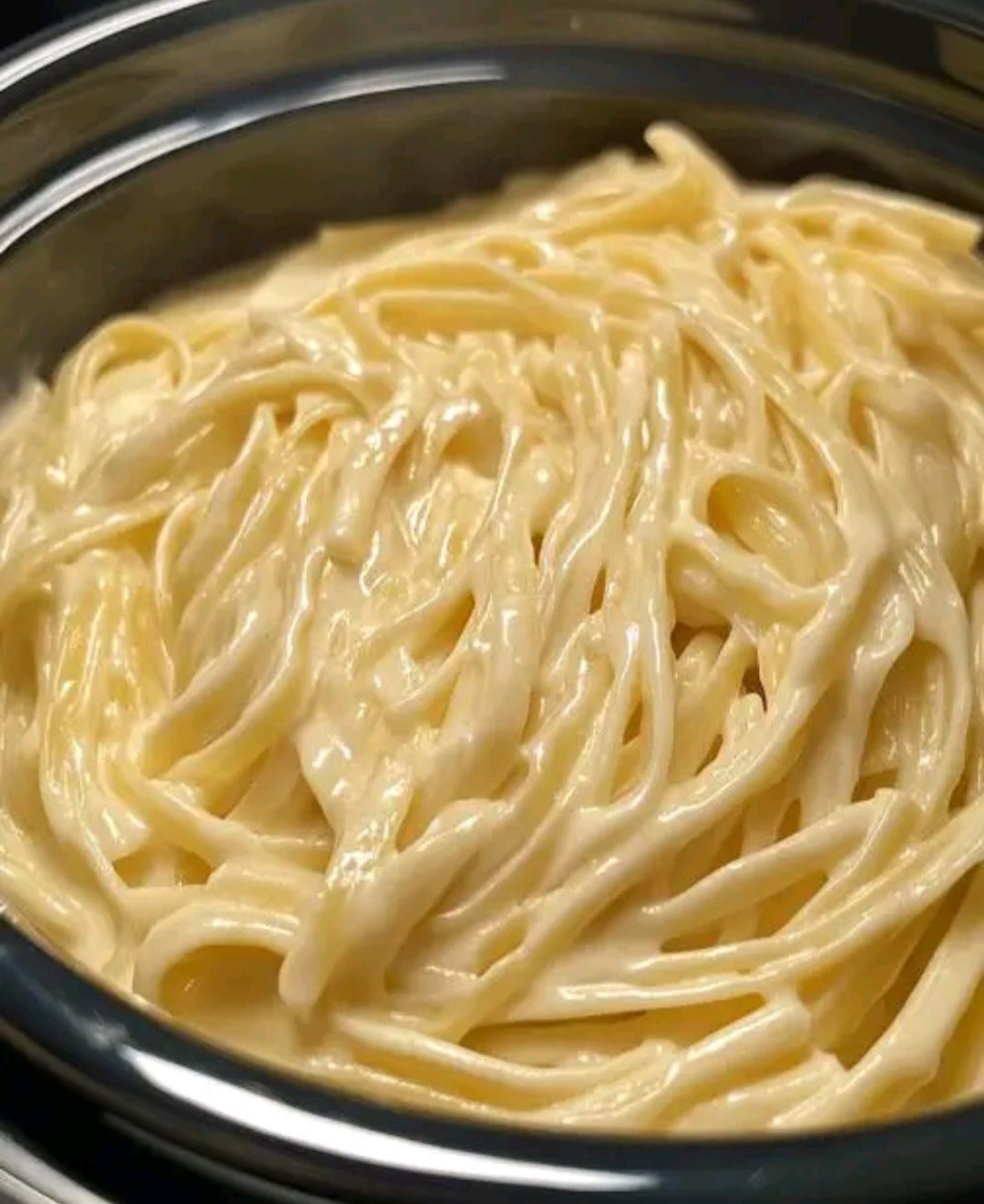Slow Cooker Creamy Alfredo Pasta