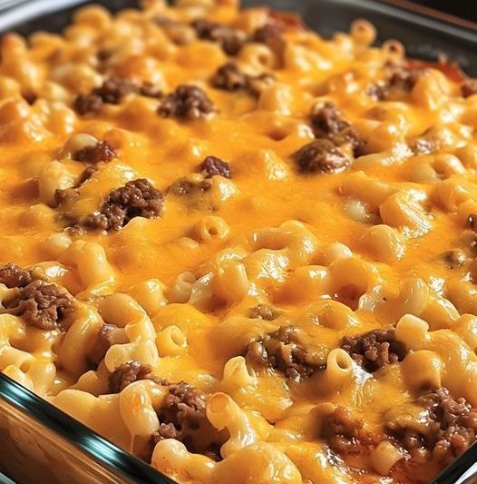 Slow Cooker Cheesy Beef and Macaroni Casserole